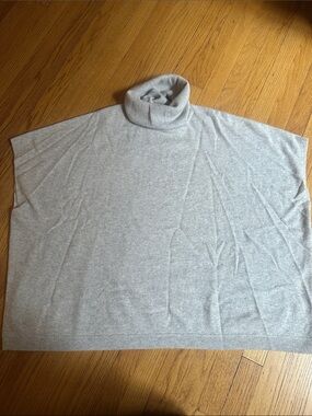 Garnet Hill Cashmere Lt gray Turtleneck Poncho.  Sz S